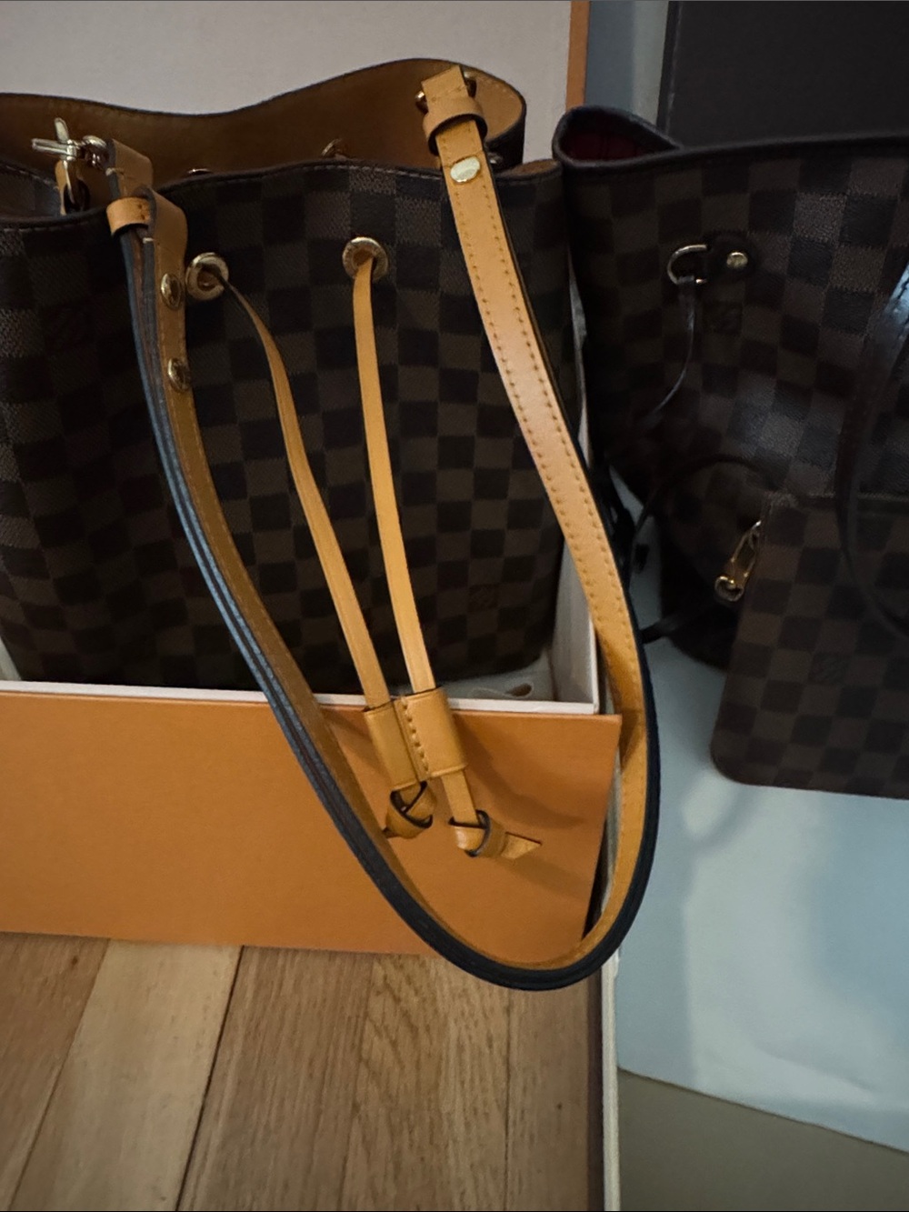 Louis Vuitton Damier Ebene Brown Tote with Pouch - Picture 5 of 10